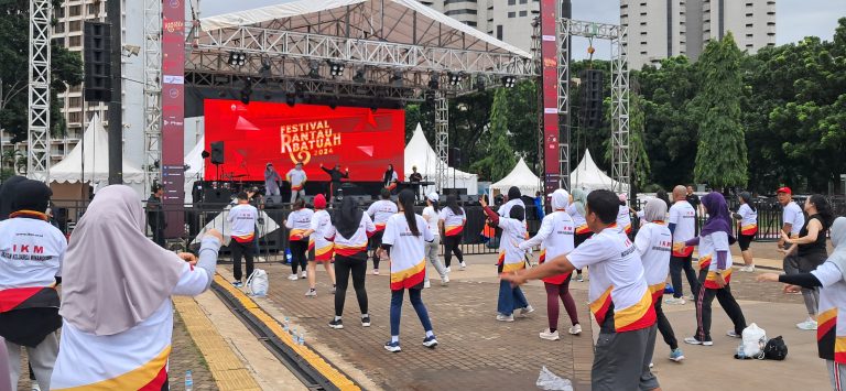 Diikuti Ratusan Masyarakat, Festival Rantau Batuah IKM 2024 Antusias Ikuti Senam Sehat