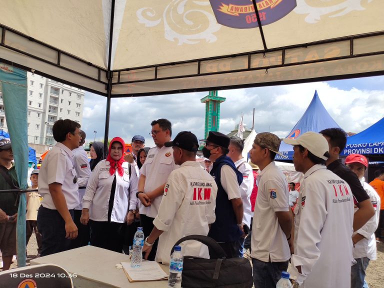 IKM Serahkan Bantuan Uang Tunai untuk Korban Terdampak Kebakaran Kemayoran Jakarta