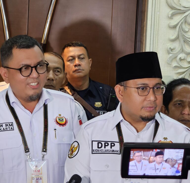 Andre Rosiade Terpilih Aklamasi jadi Ketua Umum DPP IKM Periode 2025-2030, Braditi Moulevey Rajo Mudo Ditunjuk jadi Sekjen